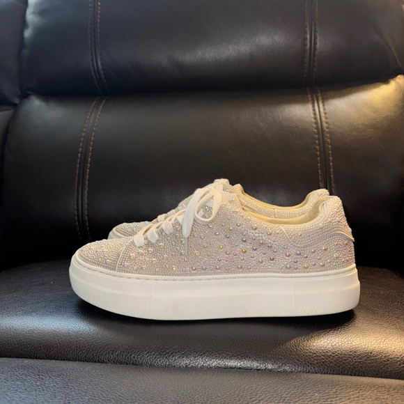 Betsey Johnson Women's Sidny Sneaker Size 7.5 Color Pearls - Picture 7 of 7